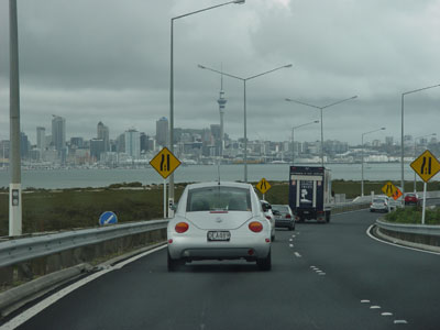 Auckland, au loin